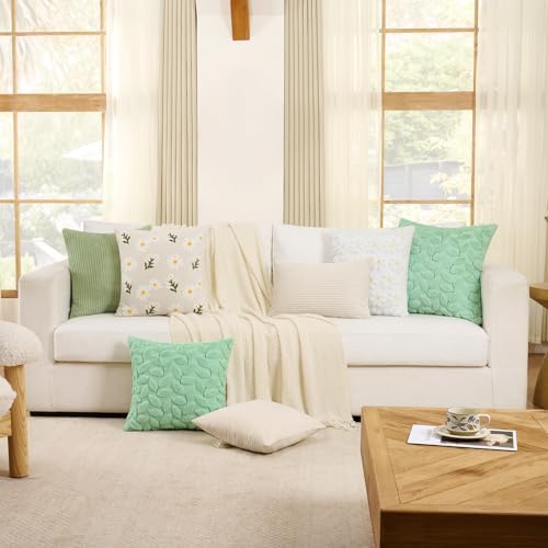 Softalker Spring Summer Decorative Pillow Covers 18 x 18 Inch Set of 2,Outdoor Farmhouse Floral Daisy Soft Faux Fur Cushion Covers, 3D Pillow Cases for Bedroom Living Couch Sofa Home Decor, White