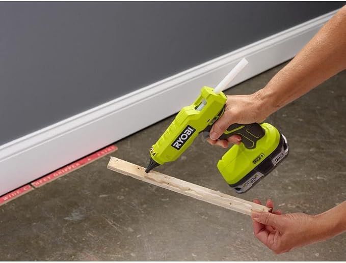 Ryobi 18-Volt ONE+ Cordless Full Size Glue Gun with Charger and 18-Volt ONE+ Lithium-Ion Battery (Bundle) | P305Kit