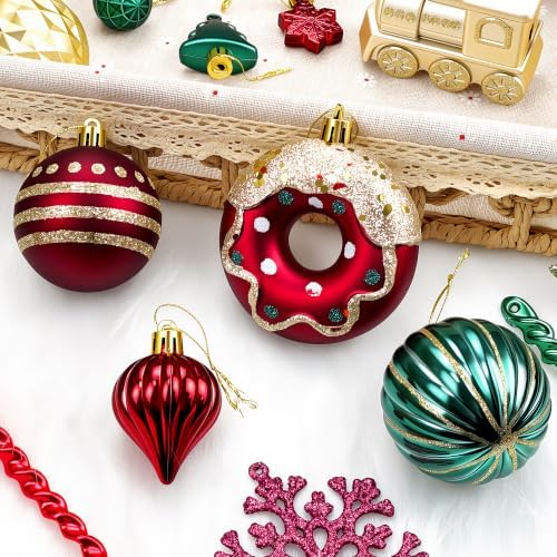 82PCS Christmas Ornaments Set Red Green and Golden Christmas Tree Decorations PVC Holiday Ornaments for Xmas Tree Festive Party Decor Supplies