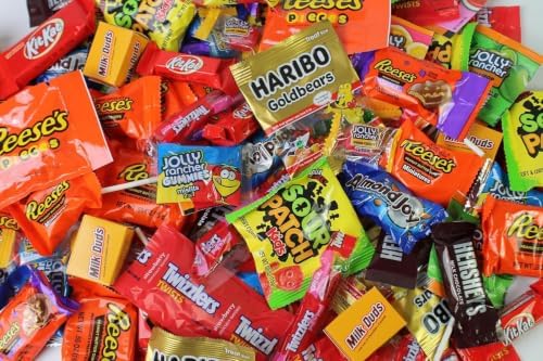 Chocolate and Candy Variety Pack - 2 LB Assorted Chocolate Candy Bulk - Bulk Candies Bag CandyMix - Individually Wrapped Candies and Chocolates - Variety CandyBag - Cold Pack Included
