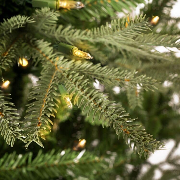 Naomi Home 7.5 ft Realistic Pre-Lit Christmas Tree, 600 Warm Lights