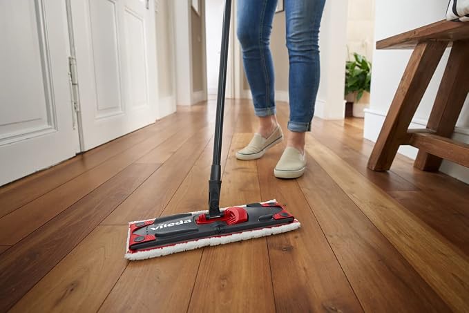 Vileda Ultramax Floor Mop Complete Set, Sensitive Cover Including 2 Replacement Covers and Bucket with Power Press, Mop with Handle, for Sensitive Floors, Handle Length 75-130 cm, Eco Packaging