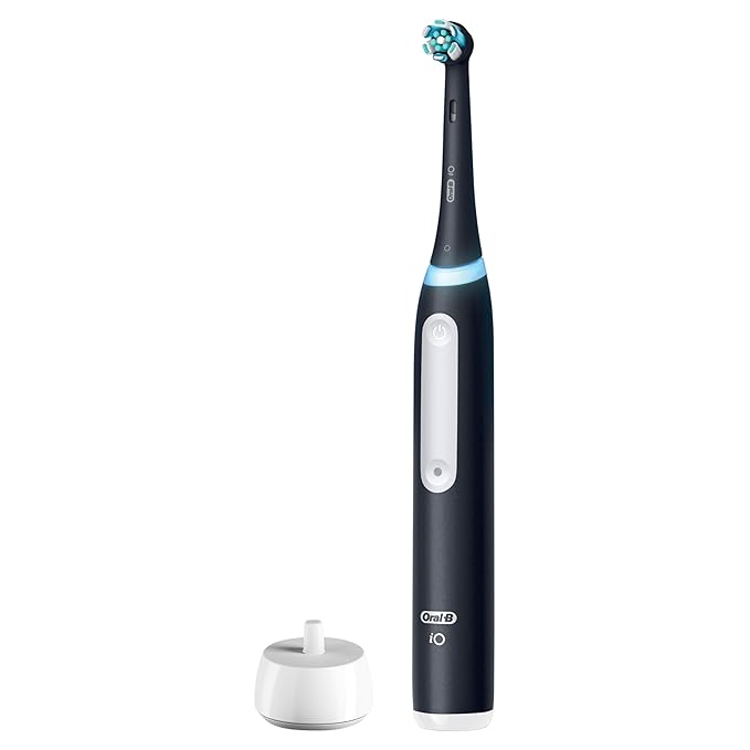 Oral-B Rechargeable Electric Toothbrush, iO3 Clean & Protect, 3 Cleaning Modes, Visual Pressure Sensor to Protect Gum, Black