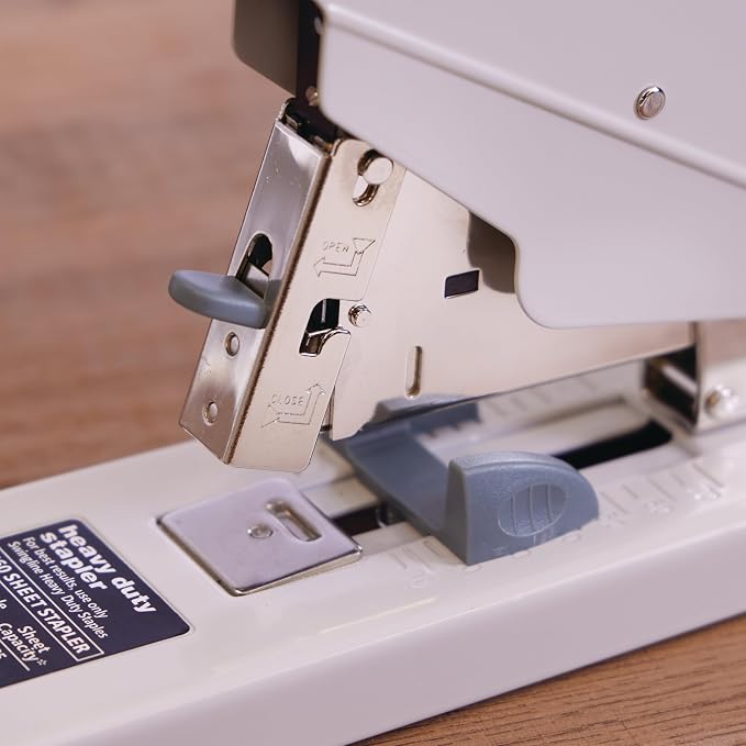 Swingline Heavy Duty Stapler, 160 Sheet Capacity, Includes Alignment Guide, Desktop Stapling, Platinum (39002)