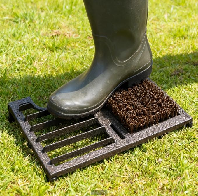Boot Brush Scraper Outdoor, Heavy Duty Cast Iron Boot Scrubber and Shoe Cleaner with Stiff Bristles, Vintage Rustic Boot Scrapers with Brushes for Entryway, Porch, Garden, Garage
