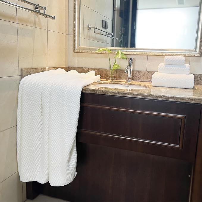 YTYC 29x59 Bath Towels,Towels for Bathroom,White,4-Pieces | Super Soft,Highly absorbent,Hanging Loop,No Lint Ball,Quick Drying,Light Weight,80% Polyester 20% Nylon