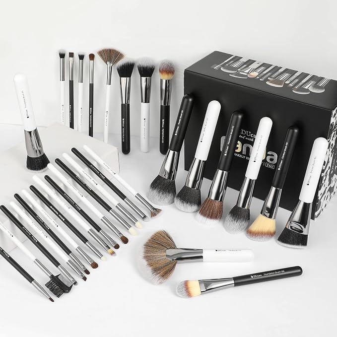DUcare 31Pcs Pro Makeup Brushes Set with Organizer | Dense Ultra Soft Bristle Makeup Brush Set for Foundation,Powder, Contour, Bronzer,Highlight, Concealer, Eyeshadow