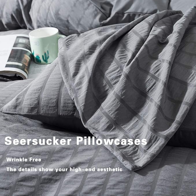 AveLom Seersucker Duvet Cover Set California King Size (104 x 98 inches), 3 Pieces (1 Duvet Cover + 2 Pillowcases), Grey Soft Washed Microfiber, Textured Duvet Cover with Zipper Closure, Corner Ties