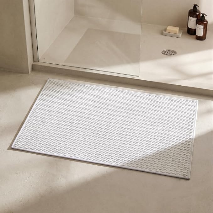 Triohero Bathroom Rugs Non Slip Washable, Super Absorbent Thin Bath Mat Small Quick Dry Low Pile Bathroom Rug, White 20"x30"