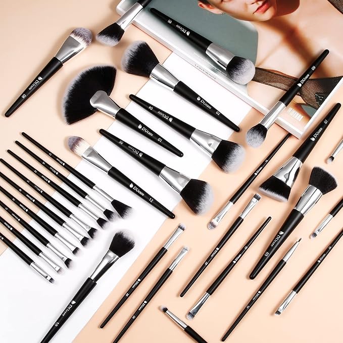 DUcare 32Pcs PRO Grade Makeup Brushes Set Premium Ultra-soft Synthetic Foundation Contour Powder Blush Concealer Eyeshadow Classic Black Professional Make up Brushes