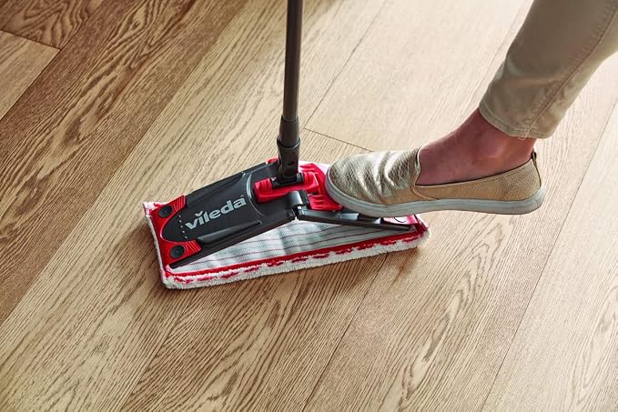 Vileda Ultramax Floor Mop Complete Set, Sensitive Cover Including 2 Replacement Covers and Bucket with Power Press, Mop with Handle, for Sensitive Floors, Handle Length 75-130 cm, Eco Packaging