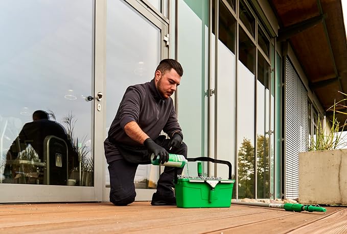 Unger AK015 Window Cleaning Kit PRO Set - Power Washer Sleeve, ErgoTec Squeegee, Bucket 18L, Liquid Glass Cleaner 1L, Safety Glass Scraper, Microfibre Cloth - Professional Window Cleaner, Green