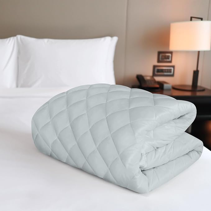 Quilted Fitted Mattress Pad, Twin Mattress Protector Topper with Deep Pocket Stretches up to 16 Inches, Machine Washable Mattress Cover by Utopia Bedding (Light Grey)