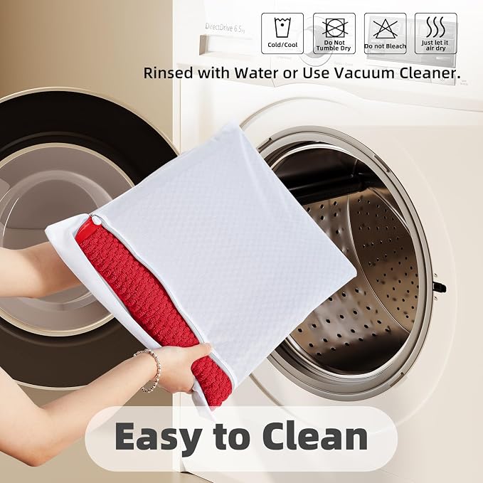TYUU Christmas Bathroom Rugs Non Slip Washable, Super Absorbent Thin Bath Mat Small Quick Dry Low Pile Bathroom Rug, Red 20"x30"