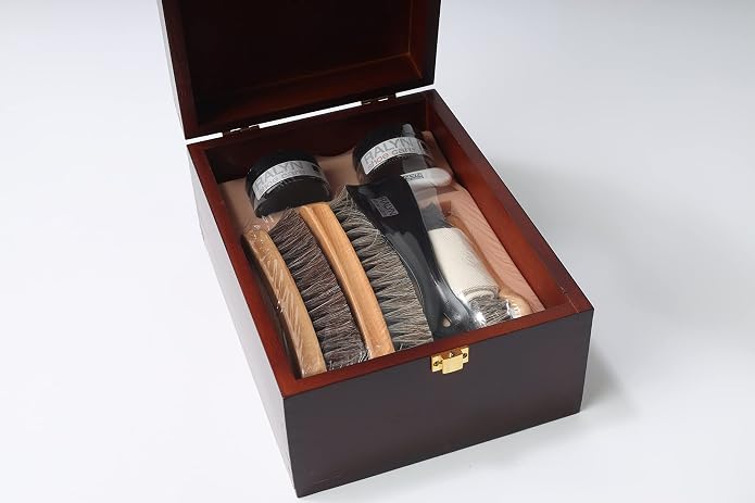 Cedar Shoe Shine Kit for Leather Footwear - Gift Set Size: One Size Brown/Black