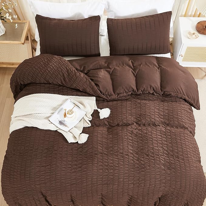 AveLom Seersucker Duvet Cover Set Queen Size (90 x 90 inches), 3 Pieces (1 Duvet Cover, 2 Pillow Cases), Brown Ultra Soft Washed Microfiber, Textured Duvet Cover with Zipper Closure, Corner Ties