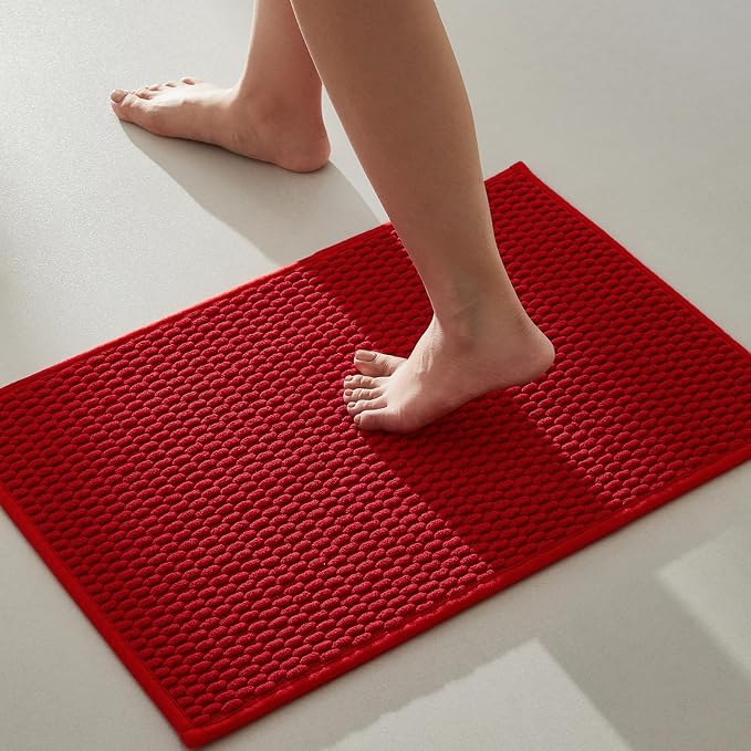 TYUU Christmas Bathroom Rugs Non Slip Washable, Super Absorbent Thin Bath Mat Small Quick Dry Low Pile Bathroom Rug, Red 16"x24"