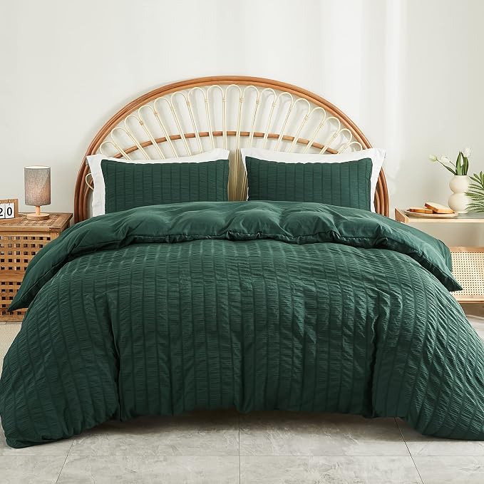 AveLom Dark Green Seersucker Duvet Cover Set King Size (104 x 90 inches), 3 Pieces (1 Duvet Cover + 2 Pillow Cases), Ultra Soft Washed Microfiber, Textured Duvet Cover with Zipper Closure, Corner Ties