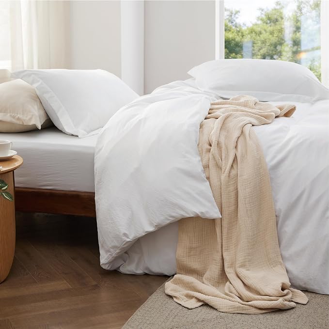 Bedsure Duvet Cover Full Size with Fitted Sheet - 4 Pieces Prewashed Polyester Soft Bedding Set, Includes 1 Duvet Cover 80x90 Inches with Zipper Closure, 2 Pillow Shams, 1 Fitted Sheet, Bright White