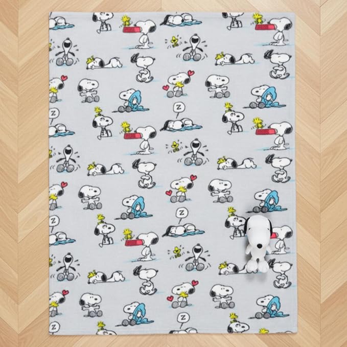 Peanuts Snoopy Pet Throw & Squeaky Pillow Set, Stimulating Toy As Gifts for Puppies, Cats, Dogs, (Officially Licensed) By Franco