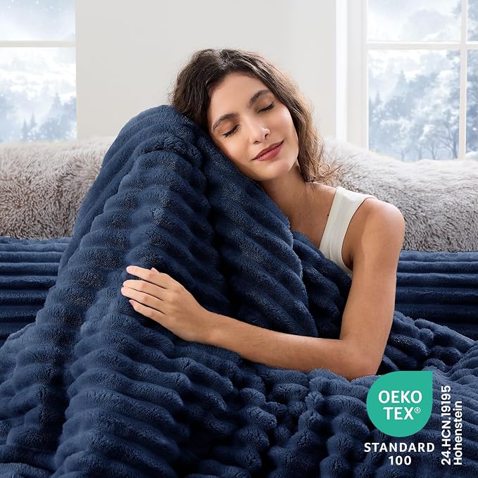 Sasttie King Comforter Set 3 Pieces - Super Soft Fleece Comforters King Size, 1 Luxury Warm Fuzzy Marshmallow Comforter with 2 Pillow Cases, Faux Fur Down Alternative Bedding Set, Marine Blue