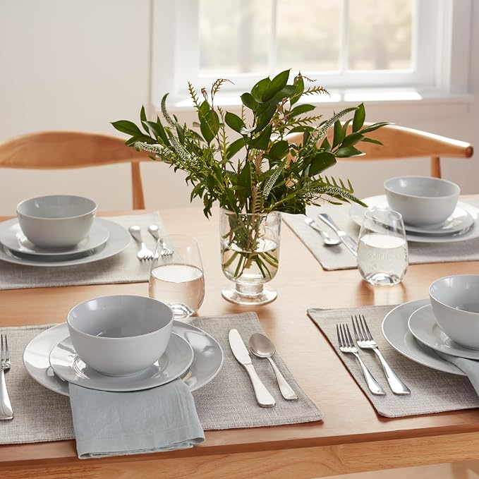 Amazon Basics Porcelain Dinnerware Set, Microwave and Dishwasher Safe, Service for 6, 18-Piece, Plates, Bowls, White