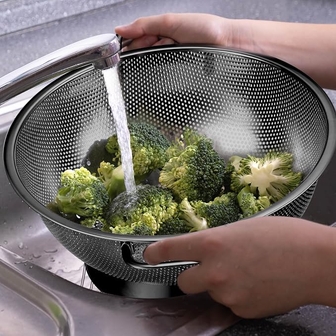 Bokon 3 Pcs Stainless Steel Colander Set Colander Bowl and Sieves 1/3/5 Quart Metal Mesh Strainer Net Basket with Handles Food Spaghetti Strainer for Kitchen Draining Pasta Rinsing(Black)