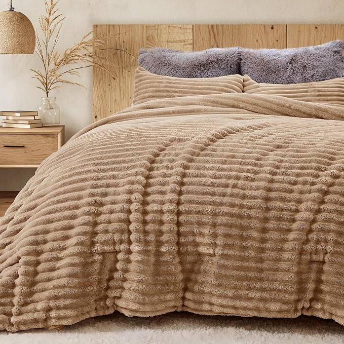 Sasttie California King Comforter Set 3 Pieces - Super Soft Fleece Comforters Cal King Size, 1 Luxury Warm Fuzzy Marshmallow Cali King Comforter with 2 Pillow Cases, Faux Fur Bedding Set, Brown