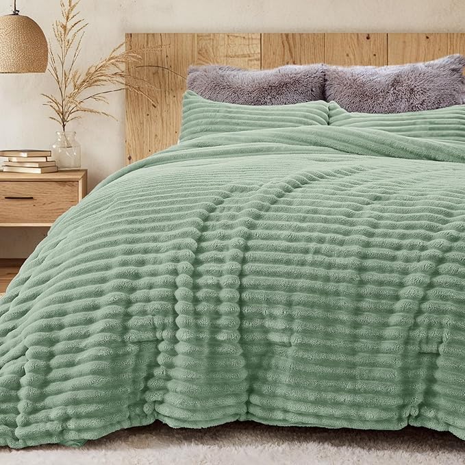 Sasttie King Comforter Set 3 Pieces - Super Soft Fleece Comforters King Size, 1 Luxury Warm Fuzzy Marshmallow Comforter with 2 Pillow Cases, Faux Fur Down Alternative Bedding Set, Sage Green