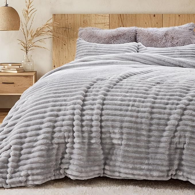 Sasttie Queen Comforter Set 3 Pieces - Super Soft Fleece Comforters Queen Size, 1 Luxury Warm Fuzzy Marshmallow Comforter with 2 Pillow Cases, Faux Fur Down Alternative Bedding Set, Light Grey