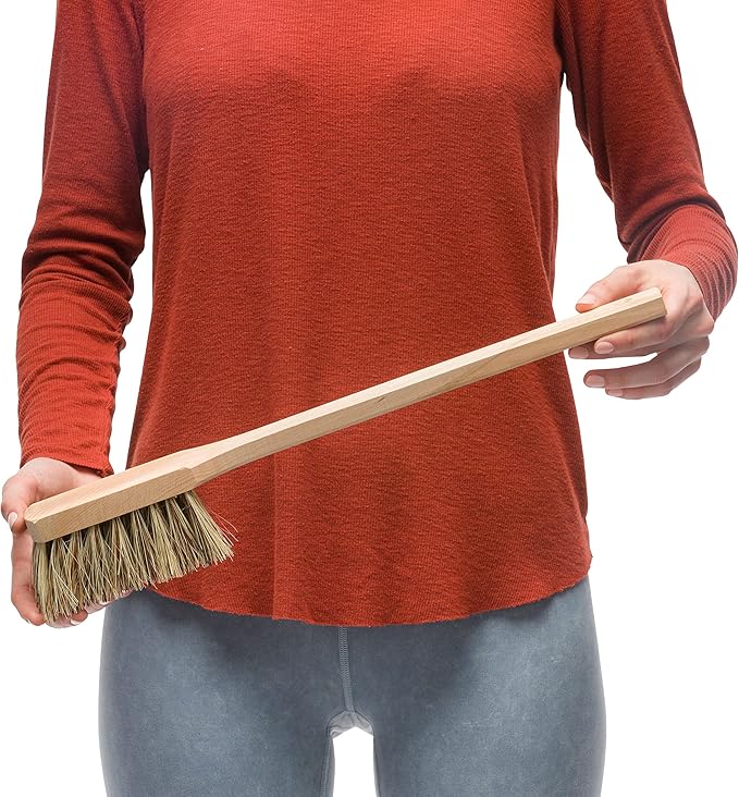 Redecker Wheel Brush, Extra-Long Handle, Scrub Boots/Shoes and Car Tires, Beechwood and Durable Union Fiber, 17-3/4 Inches, Made in Germany