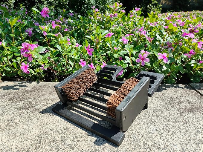 Heavy Duty Outdoor Black Cast Iron Rain Boots Scraper Cleaner Mud Dirt Shoes Brush for Farm Garden Golf Course with Brush On Both Sides