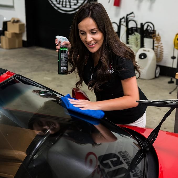 Chemical Guys Glass Cleaner Signature Series - Ammonia-Free Window and Mirror Spray for Cars, Trucks, SUVs, and RVs - Safe for Tinted Glass, Windshields, Household Windows & Interior Surfaces - 16 oz